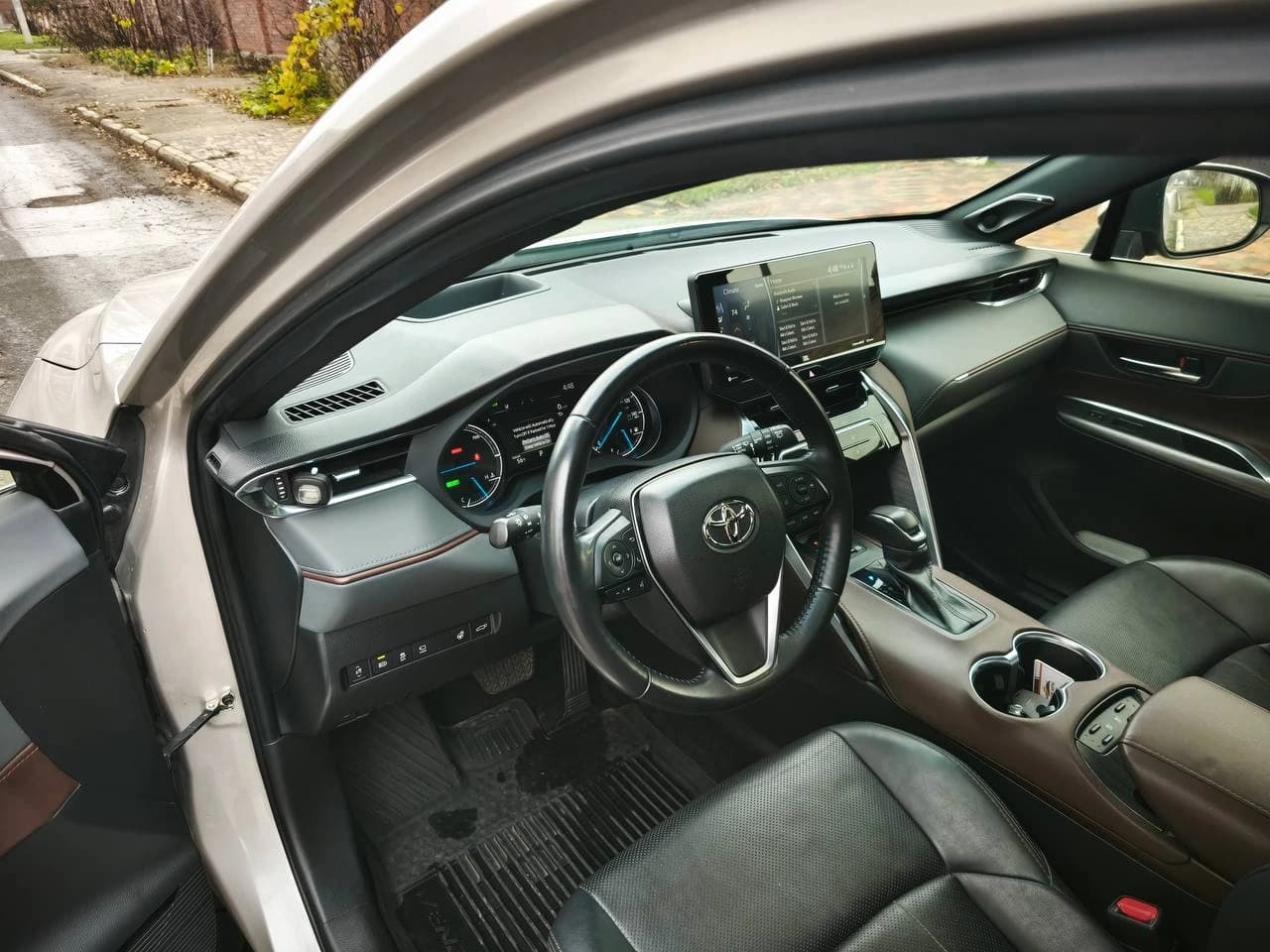 TOYOTA Venza (2022) photo 5