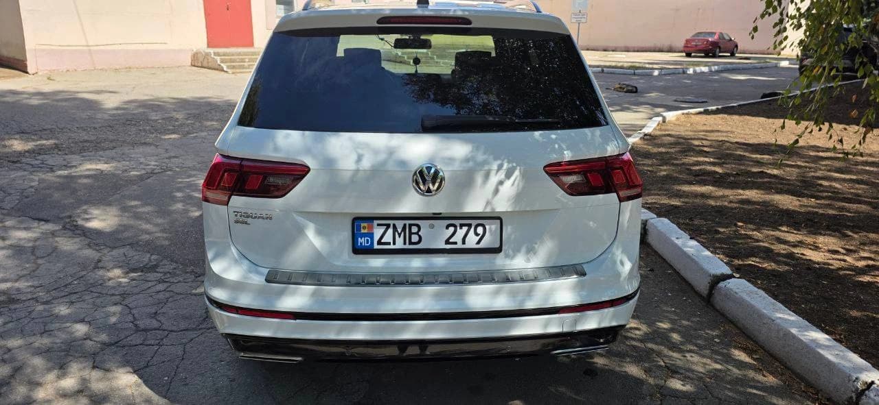 VOLKSWAGEN Tiguan (2019) photo 2