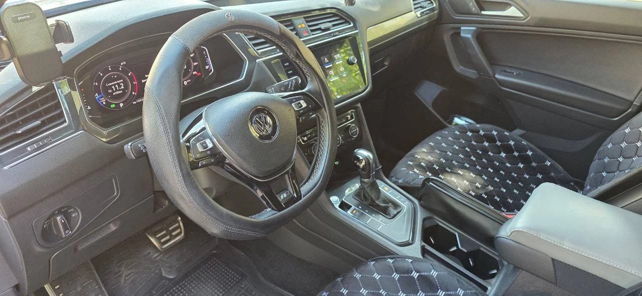 VOLKSWAGEN Tiguan (2019) photo 4