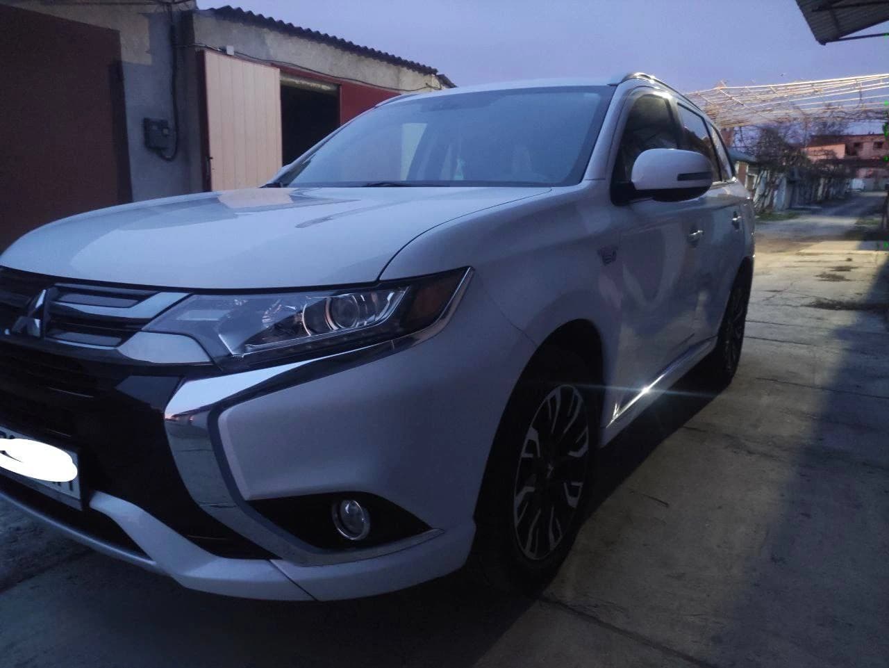 MITSUBISHI Outlander (2018) photo 3
