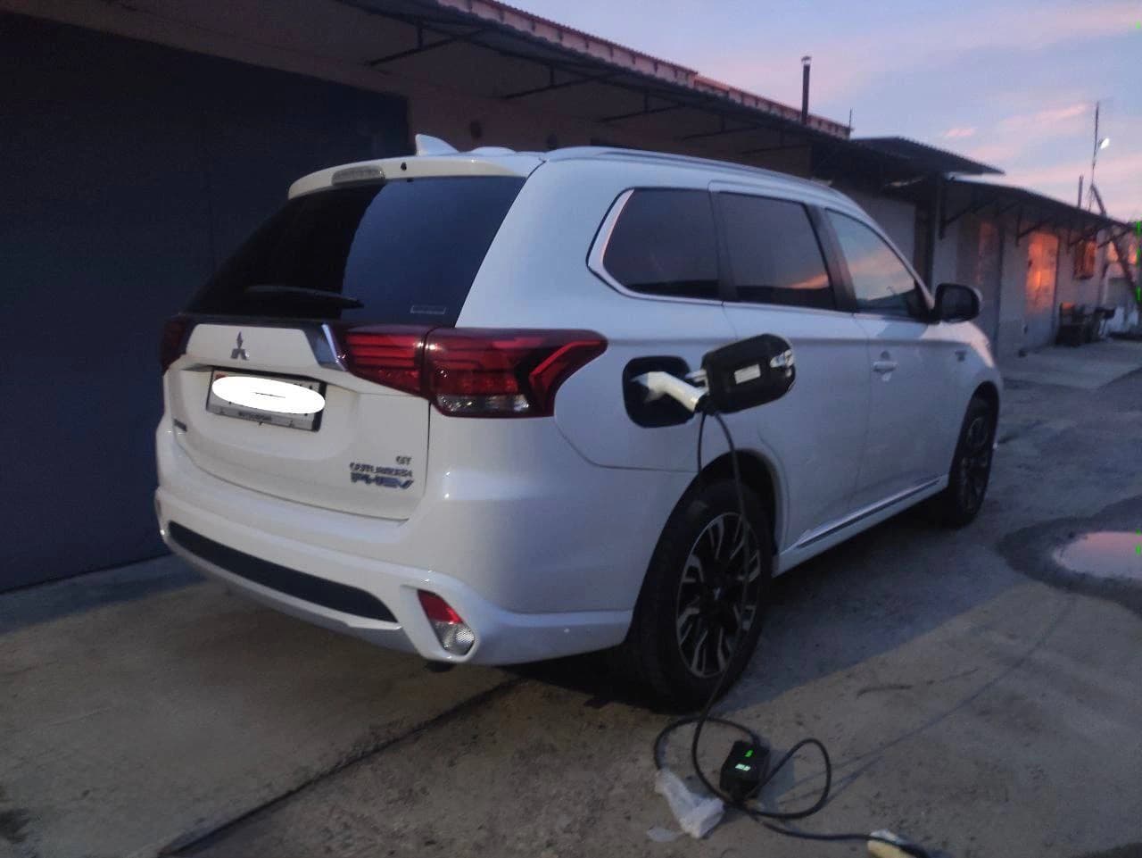 MITSUBISHI Outlander (2018) photo 5