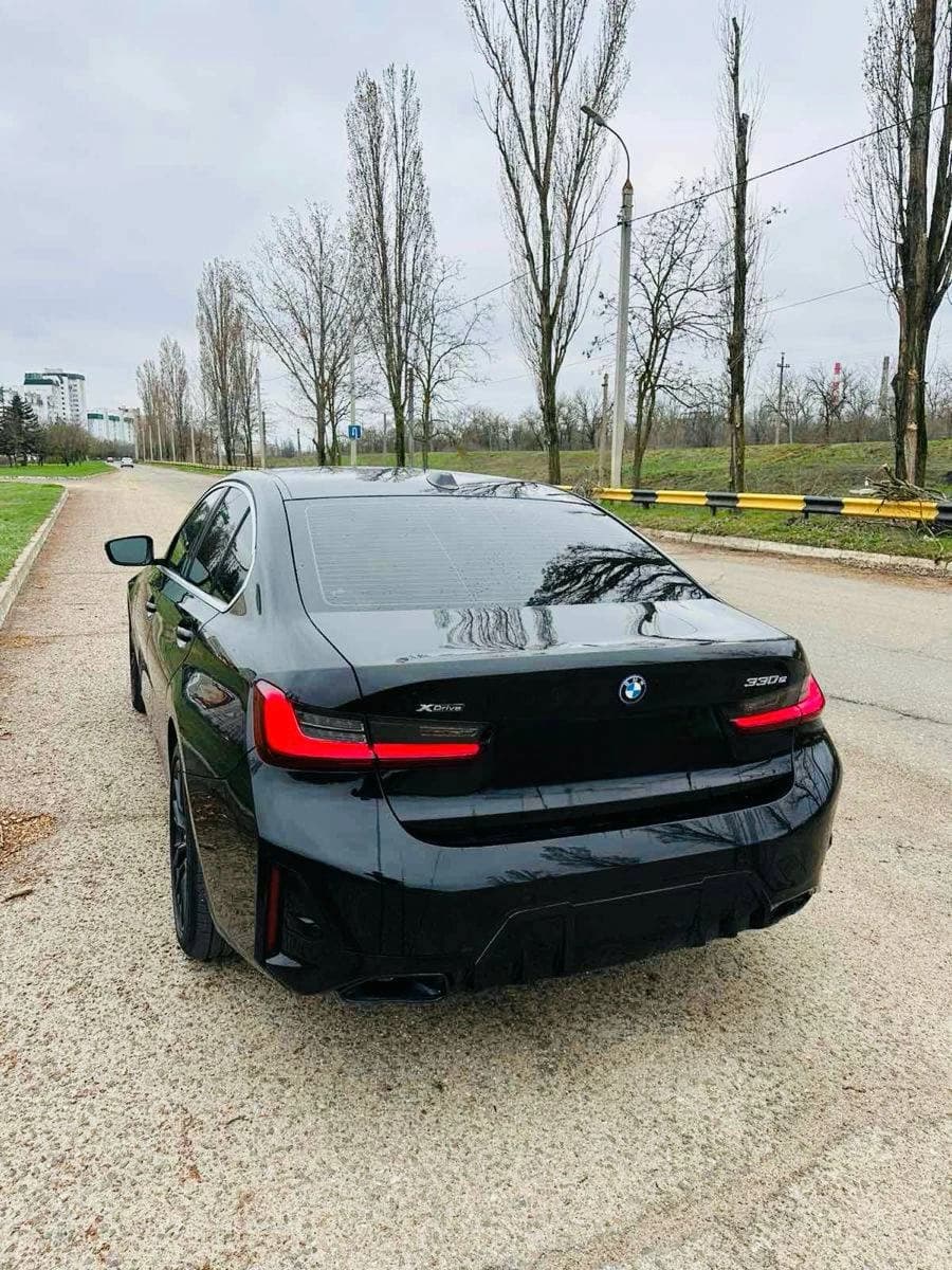 BMW 330e (2024) photo 2