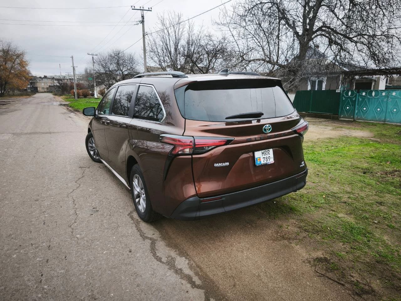 TOYOTA Sienna (2022) photo 3