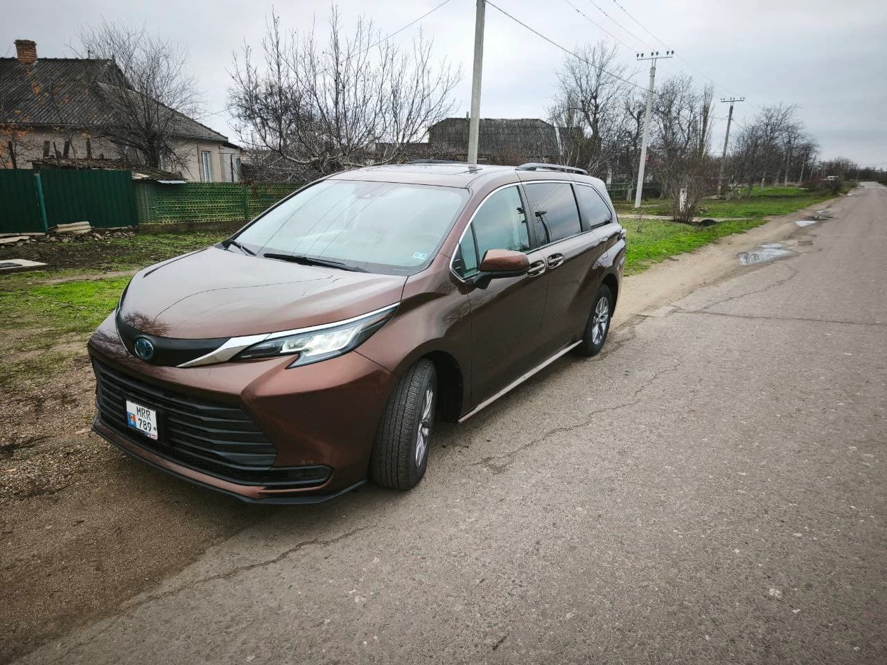 TOYOTA Sienna (2022) photo 4