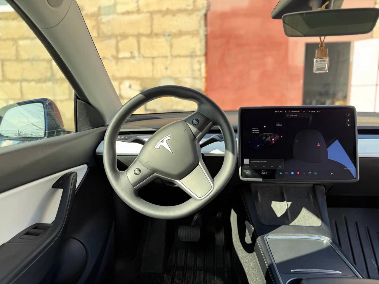 TESLA Model Y (2021) photo 4