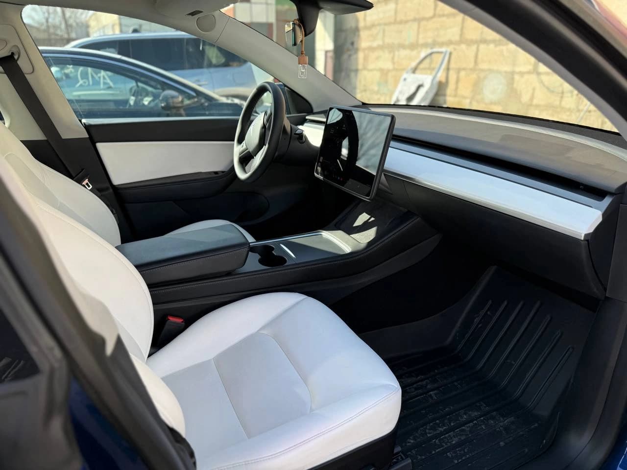 TESLA Model Y (2021) photo 5