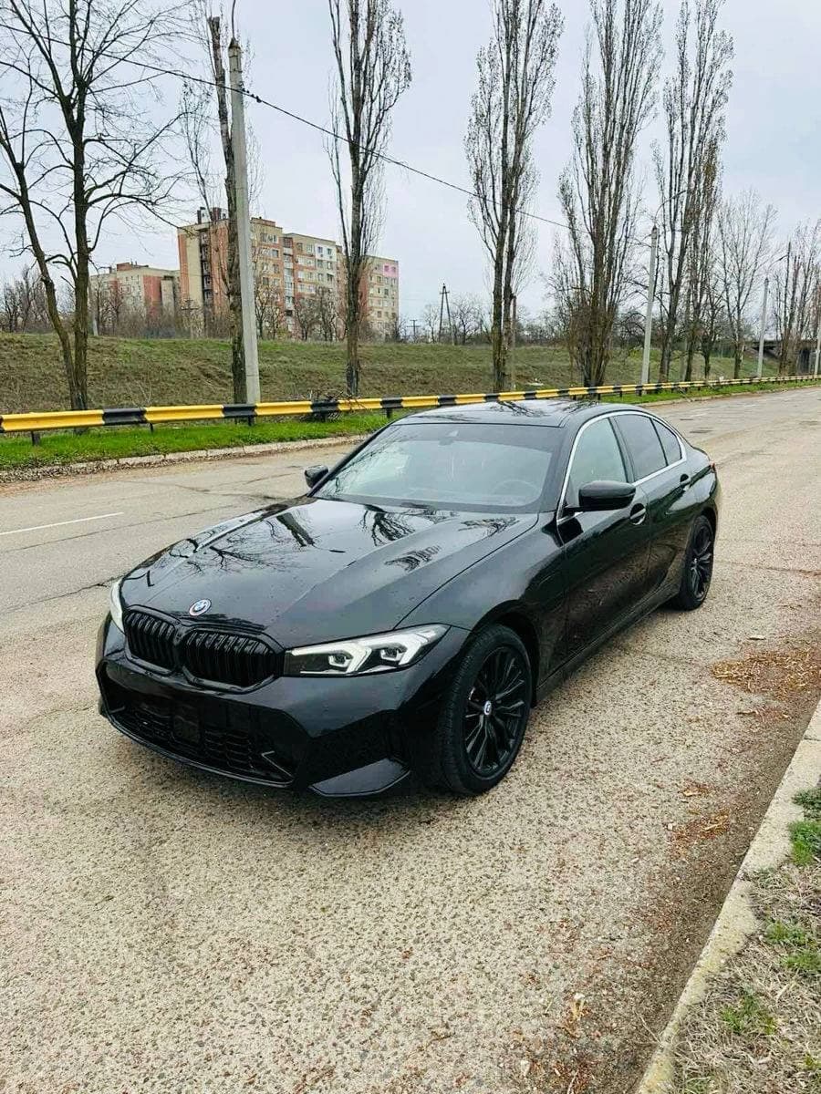 BMW 330e (2024)